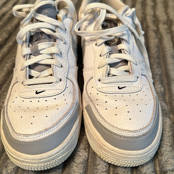 Nike Youth 7Y Womens Air Force 1 GS Under Construction Sneakers White - Picture 3 of 7